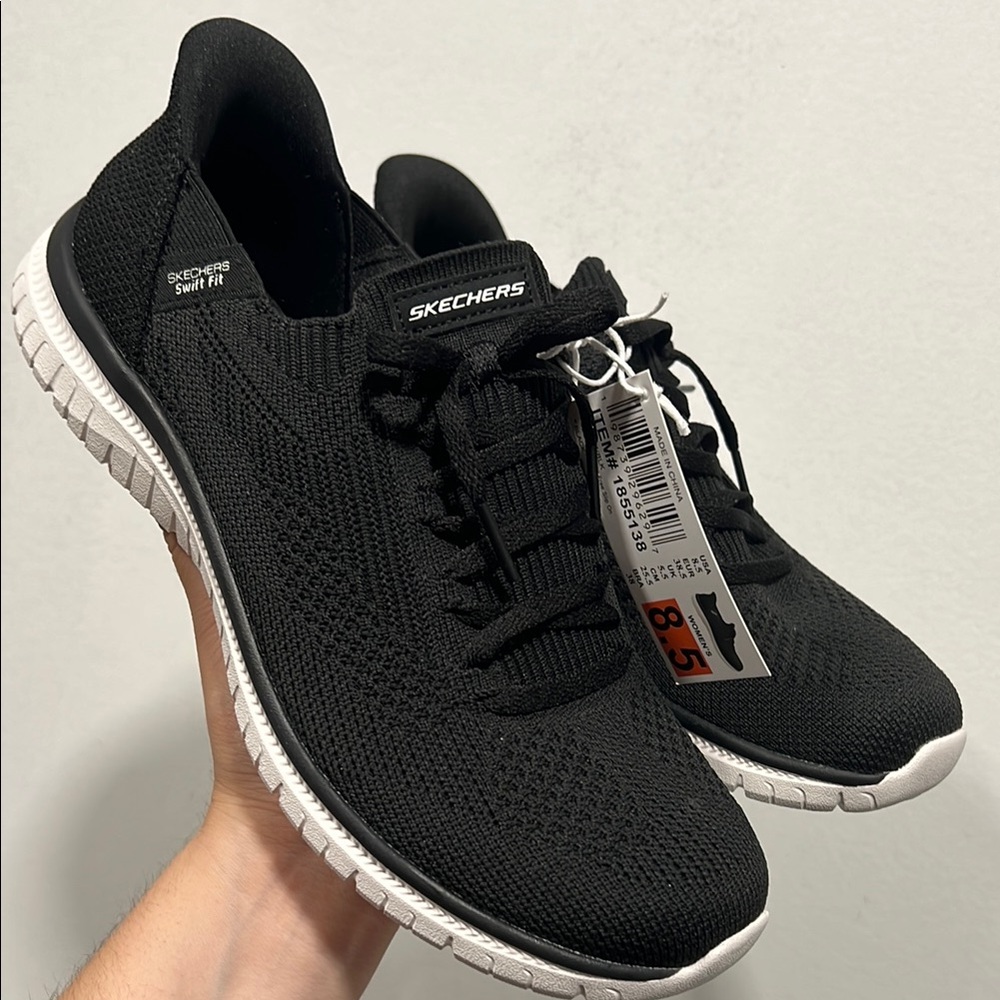 Skechers Hands Free
Swift Fit Sneakers